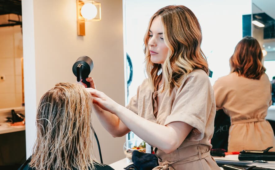 The perks and risks of renting out space in your salon - Versum